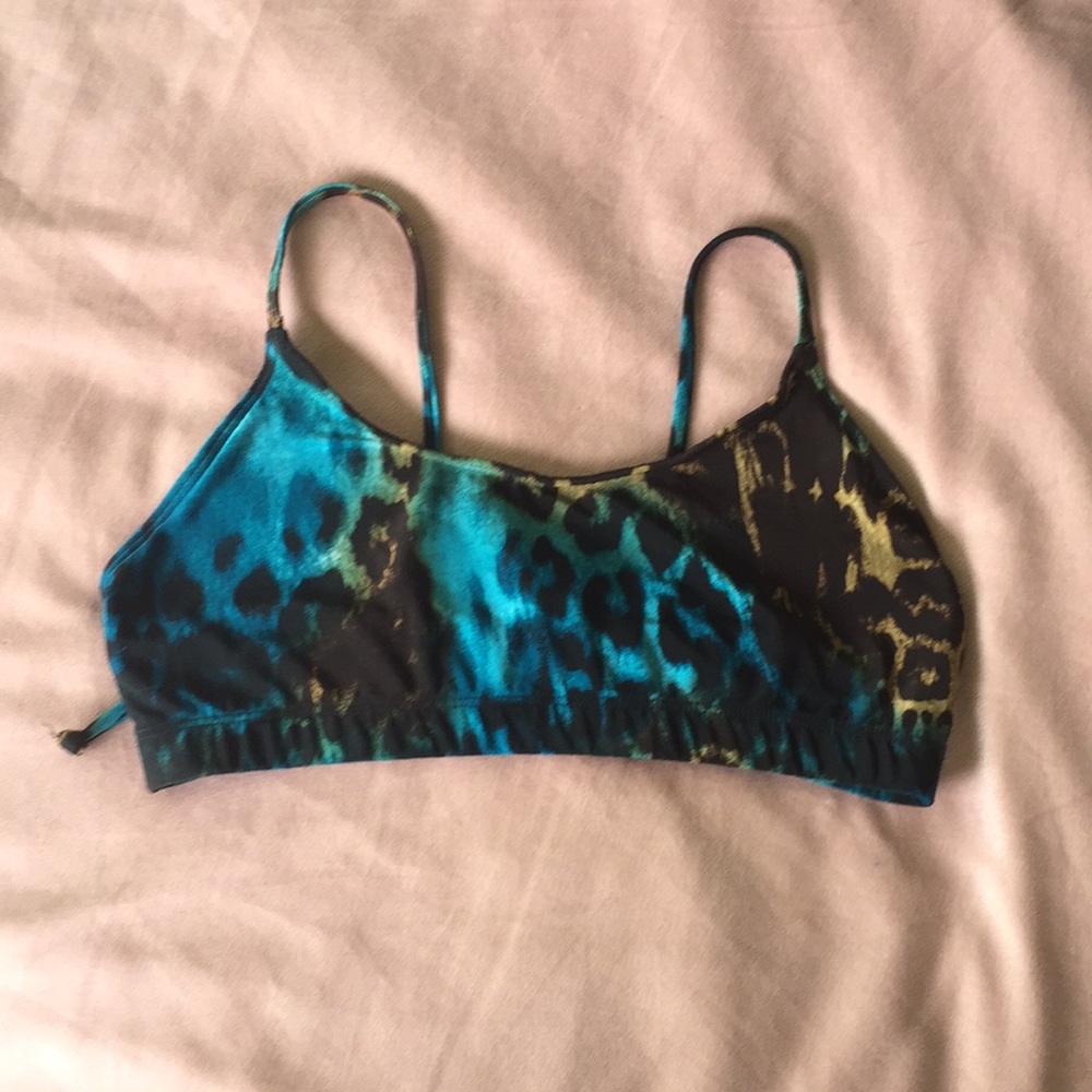 Onzie Bra top adjustable crisscross straps